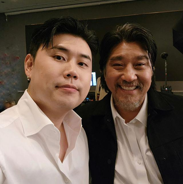 Chef Kwon Sung-jun, left, known as 'Napoli Matfia,' and Korean American chef Edward Lee faced off in Netflix’s 'Culinary Class Wars' / Captured from social media