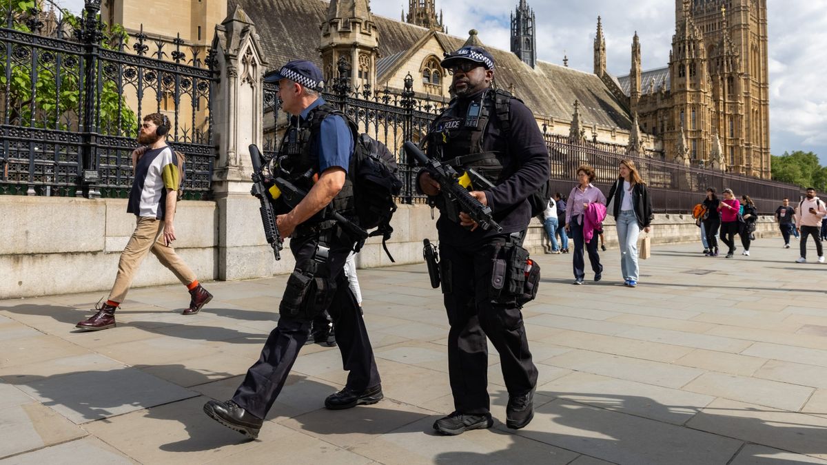 The rules for armed police in the UK