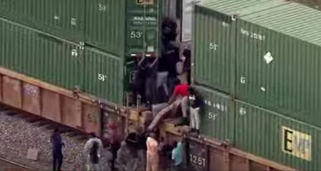 Thieves caught on video raiding freight train in Chicago in broad daylight