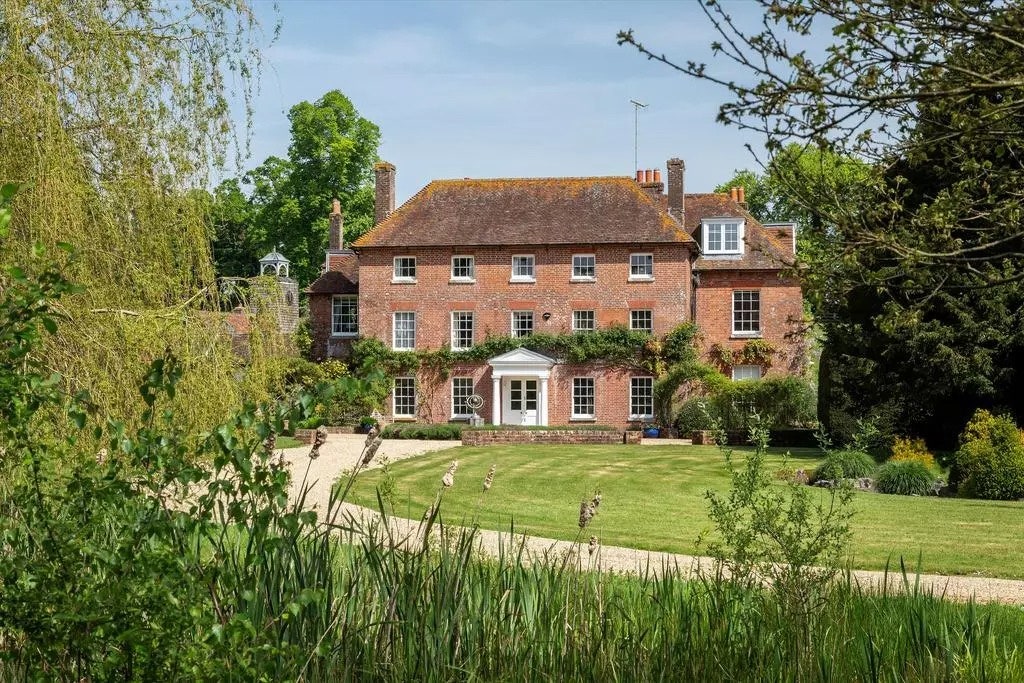 Image may contain Architecture Building Housing House Manor and Outdoors