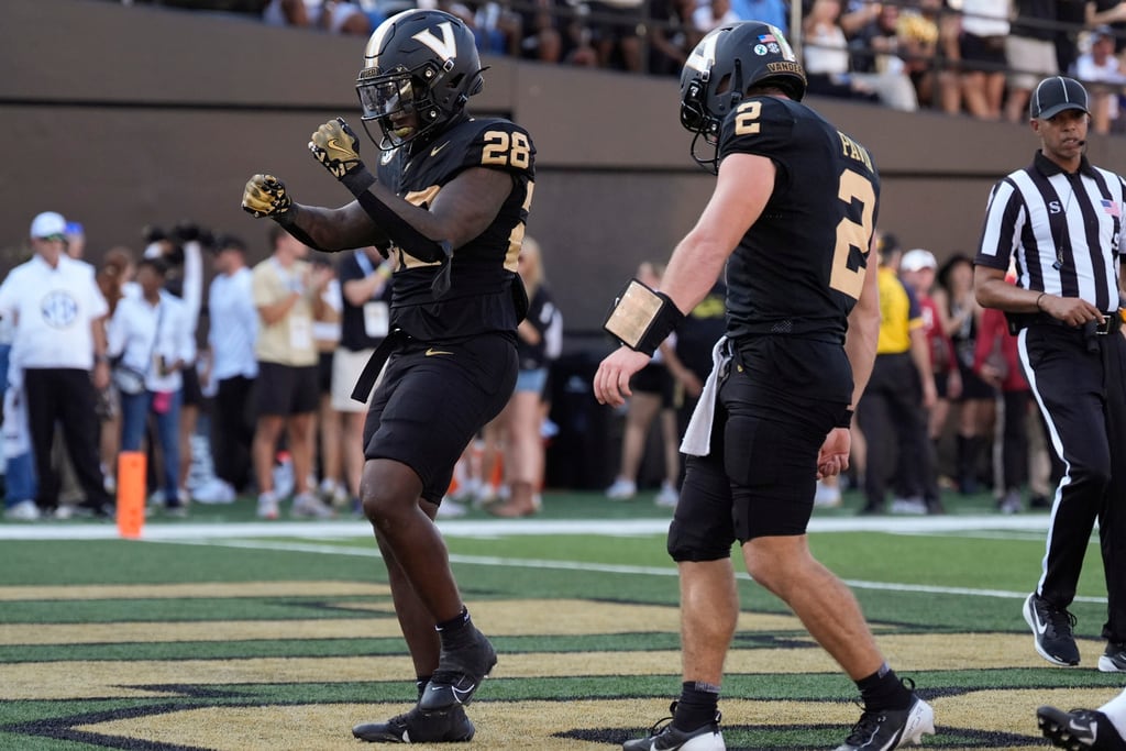 Watch Vanderbilt fans storm field, rip down goal posts after shocking Alabama