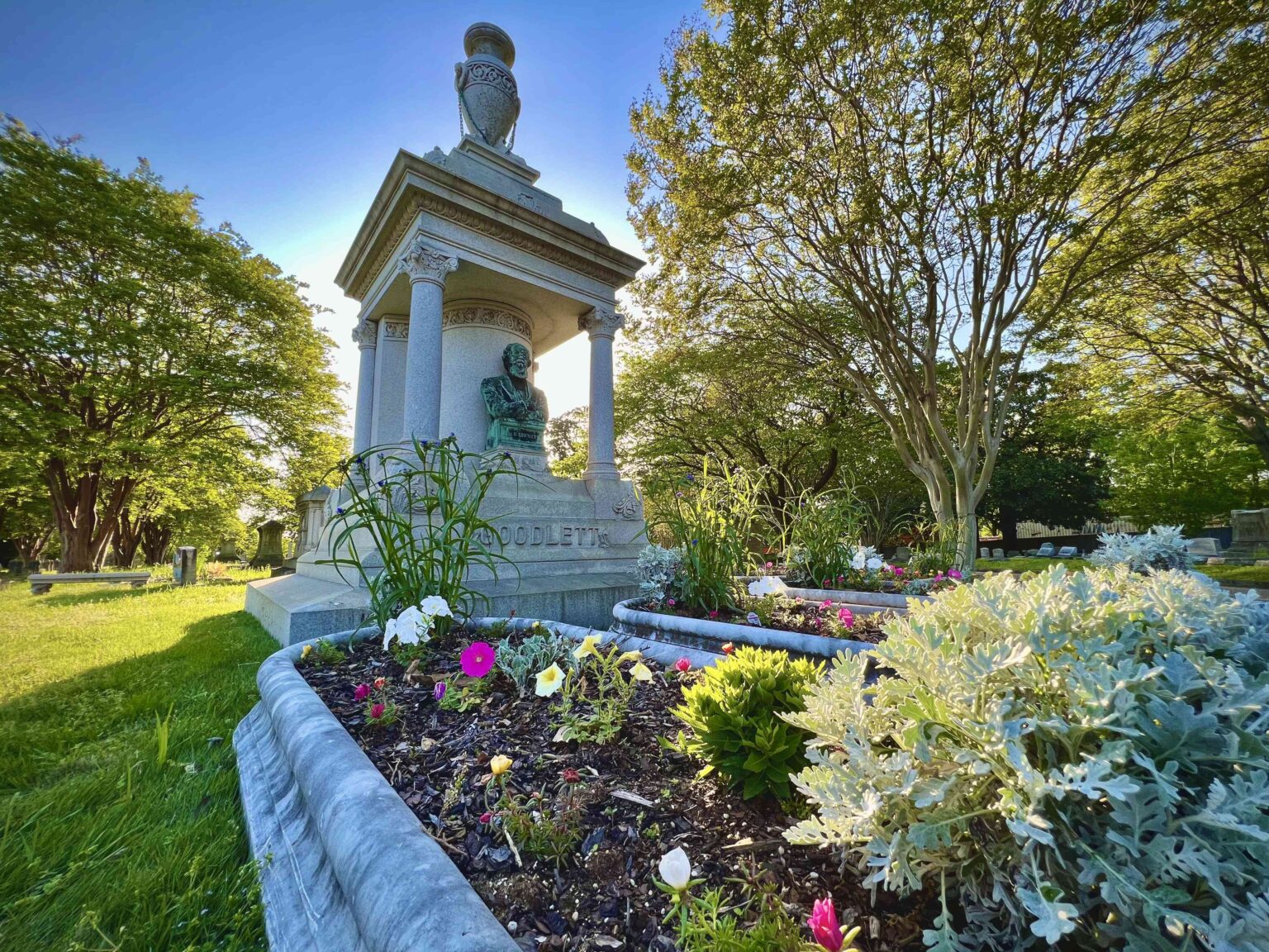 What Is A Cradle Garden? How This Memphis Cemetery Is Preserving A Victorian Tradition