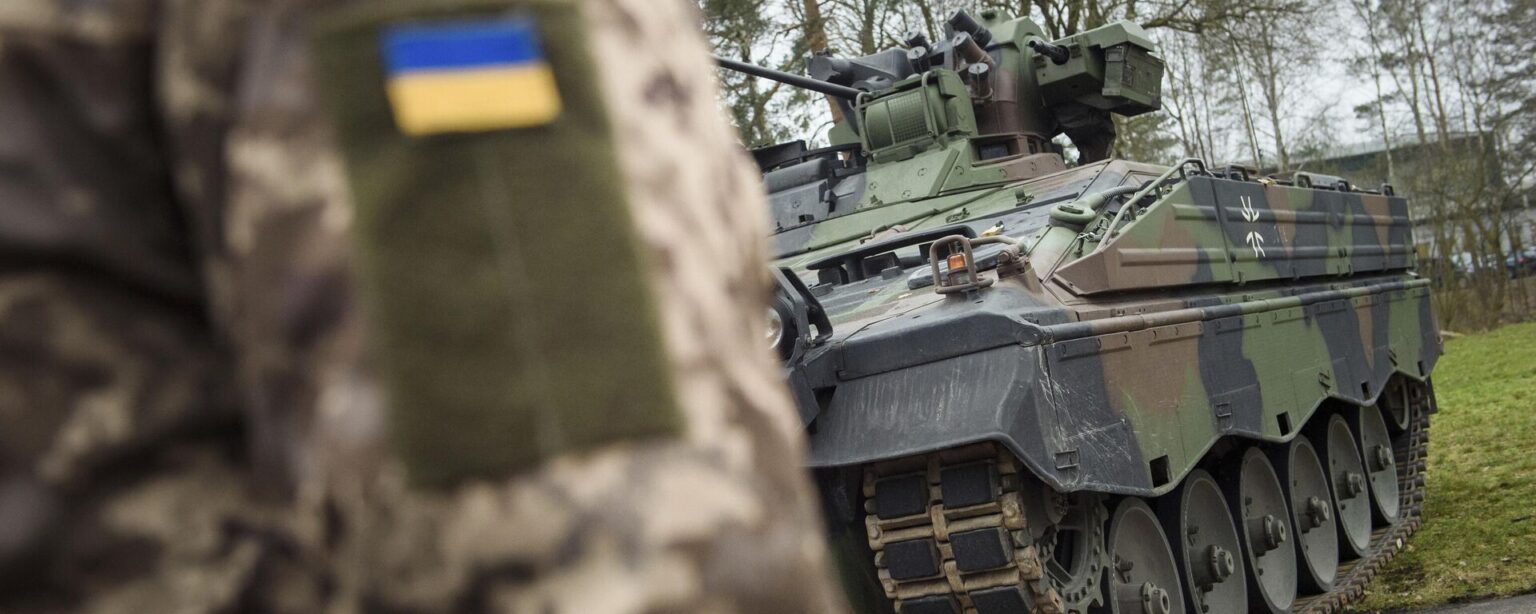 A Ukrainian soldier is standing in front of a Marder infantry fighting vehicle at the German forces Bundeswehr training area in Munster, Germany, on Feb. 20, 2023. - Sputnik International, 1920, 02.10.2024